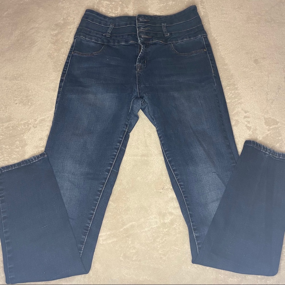 high-waisted jeans